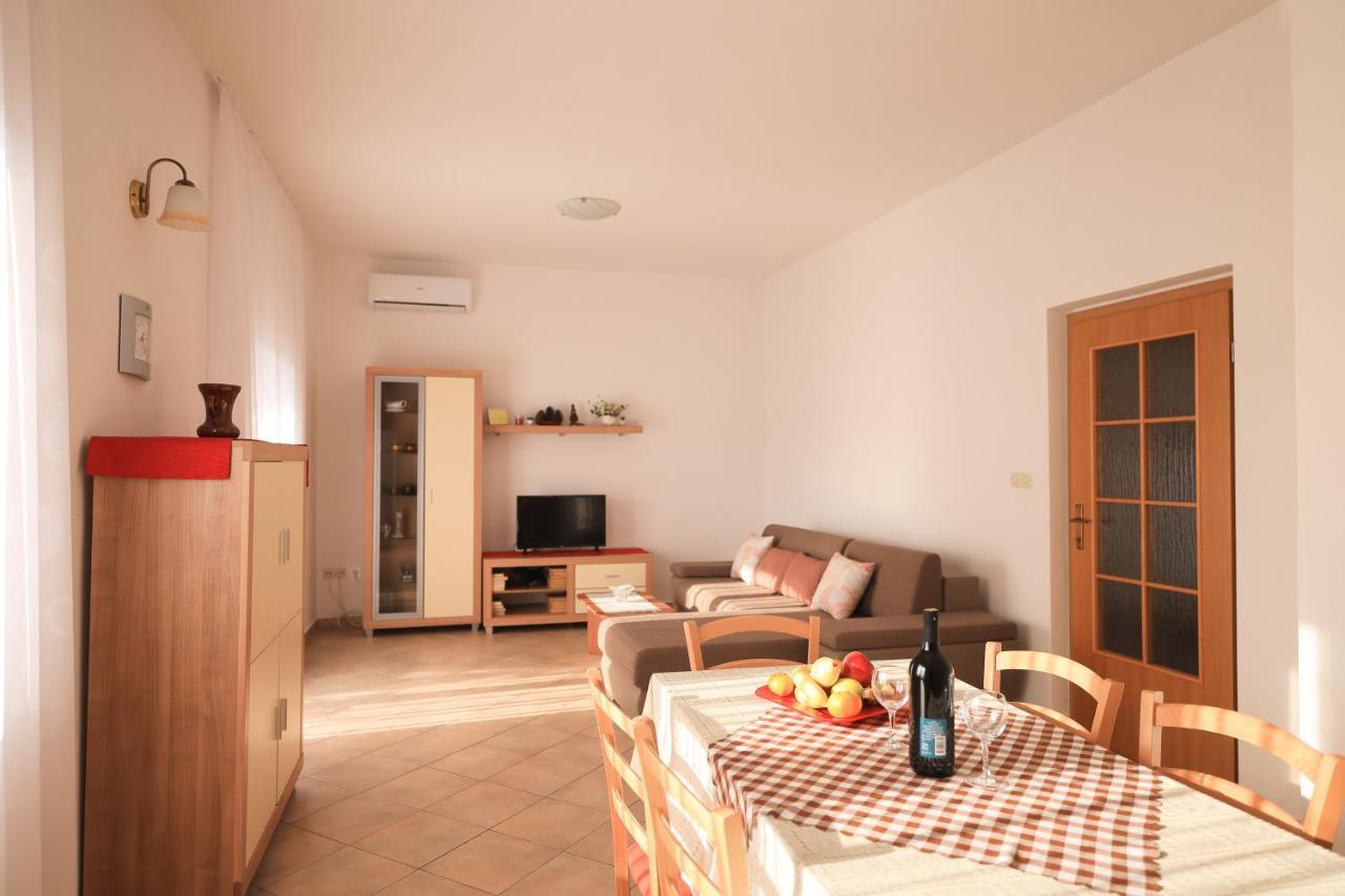 Apartments Ana Petrčane Extérieur photo