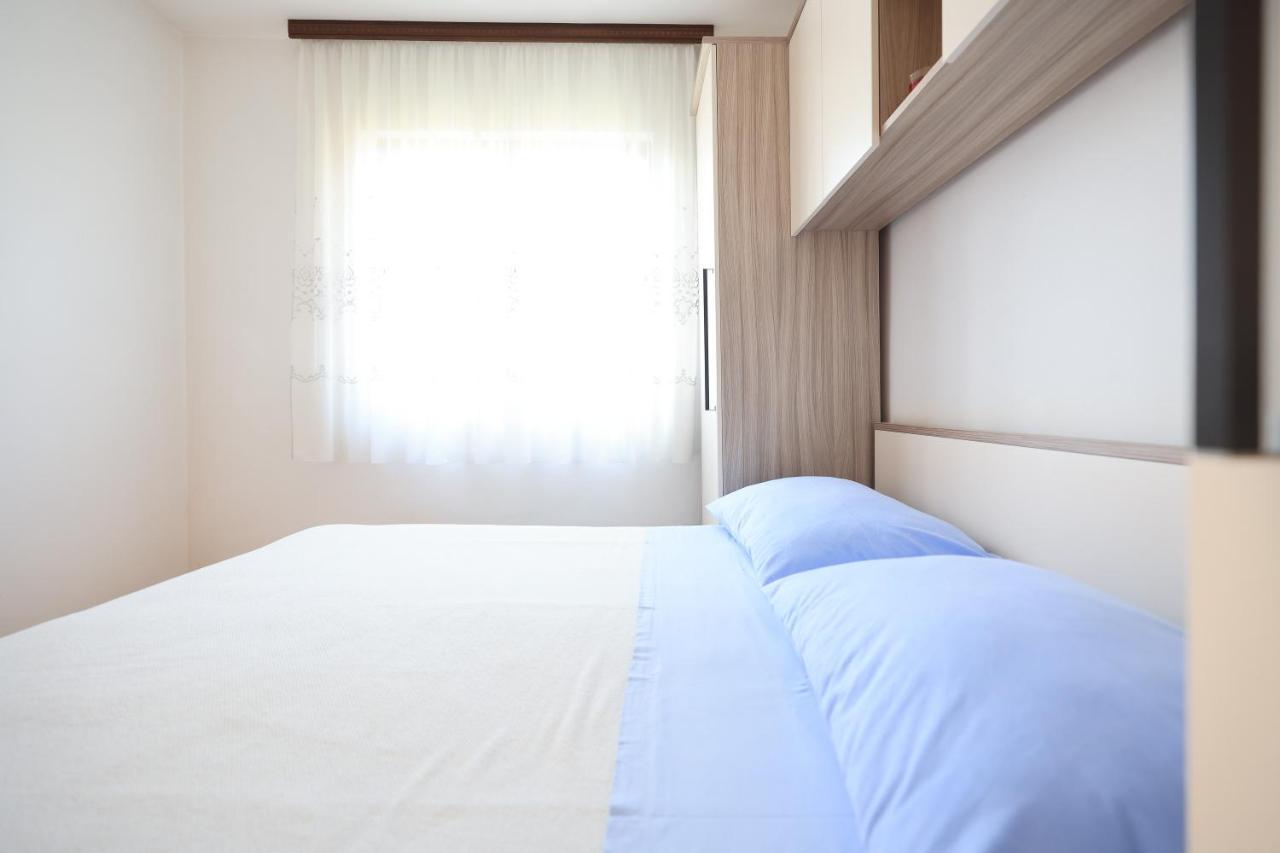 Apartments Ana Petrčane Extérieur photo