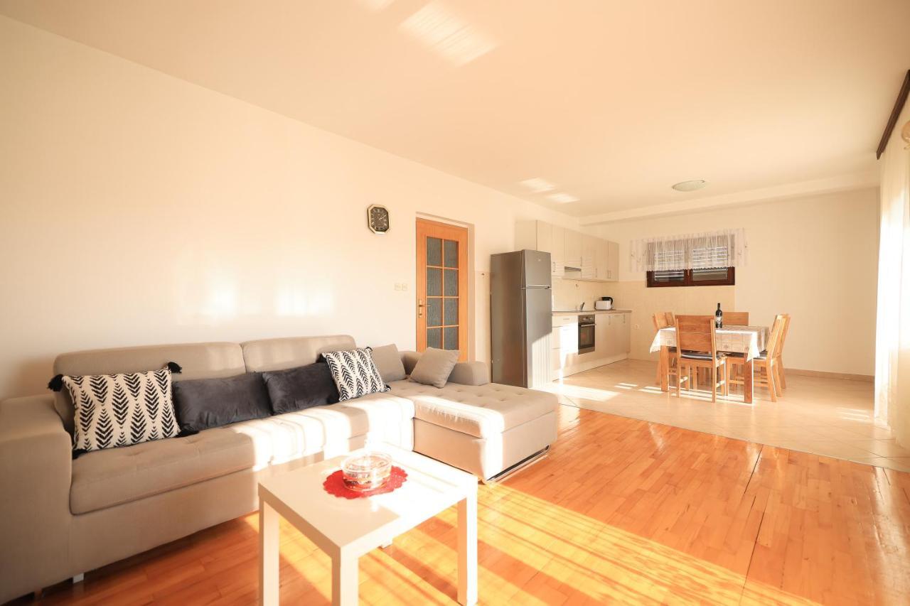 Apartments Ana Petrčane Extérieur photo