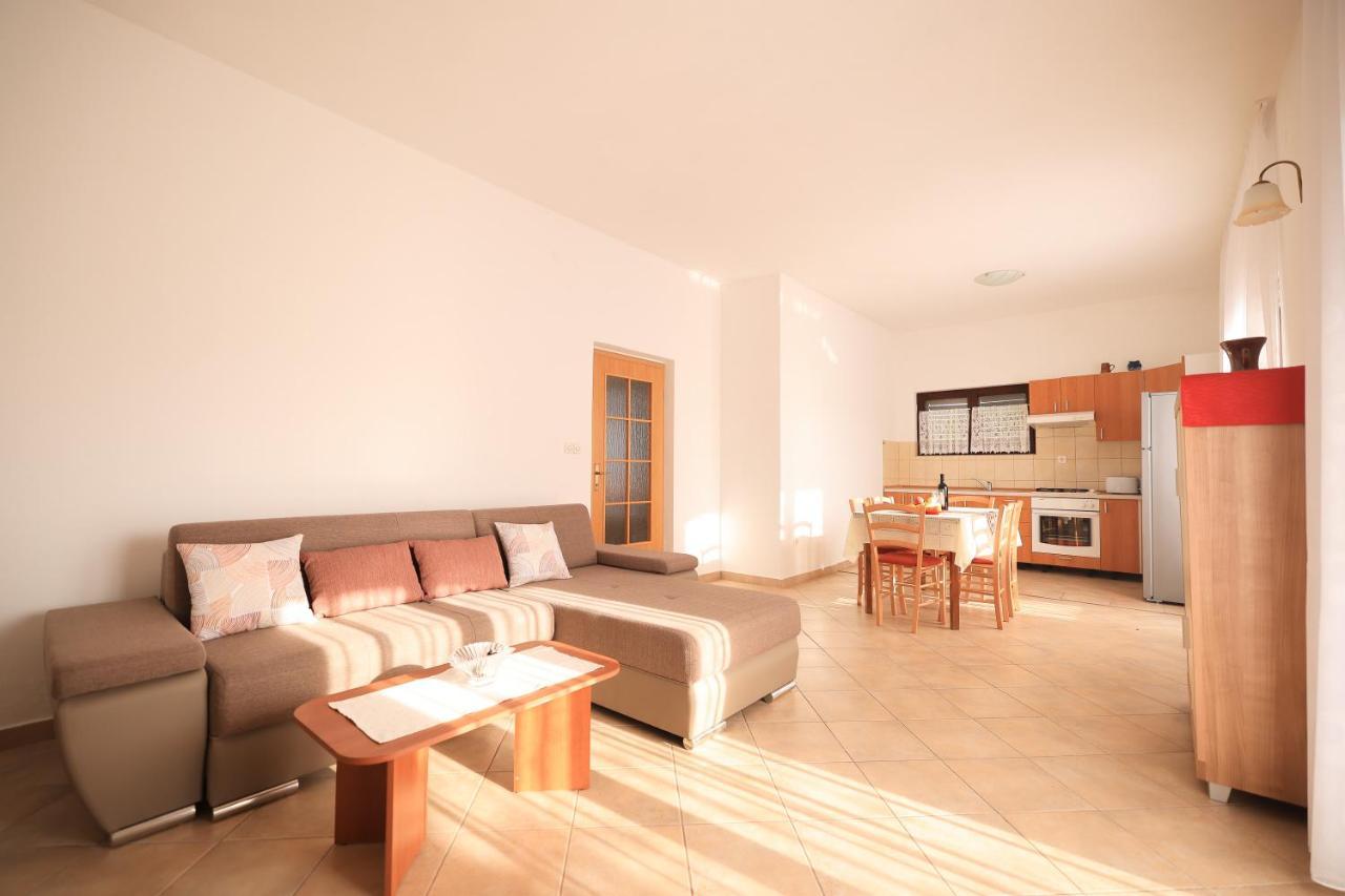 Apartments Ana Petrčane Extérieur photo