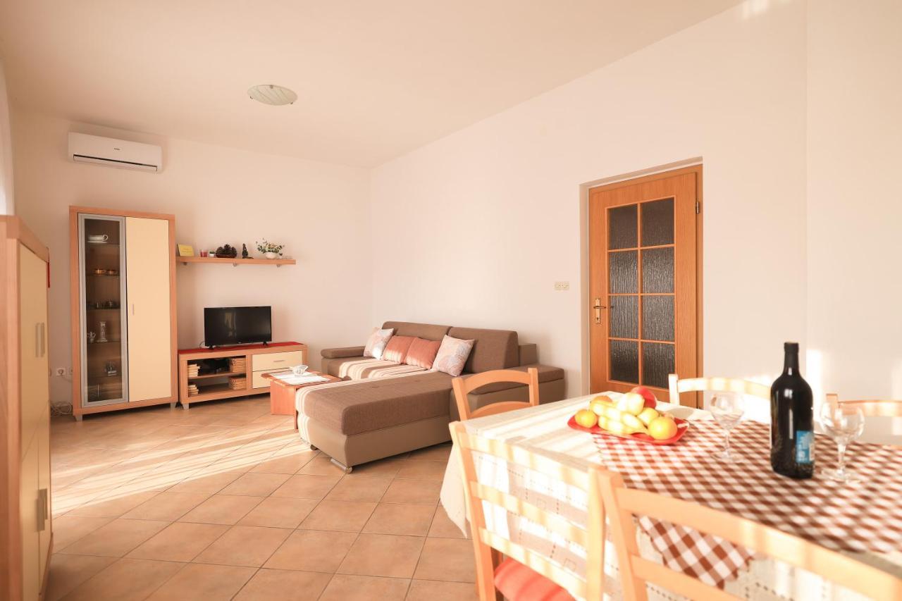 Apartments Ana Petrčane Extérieur photo