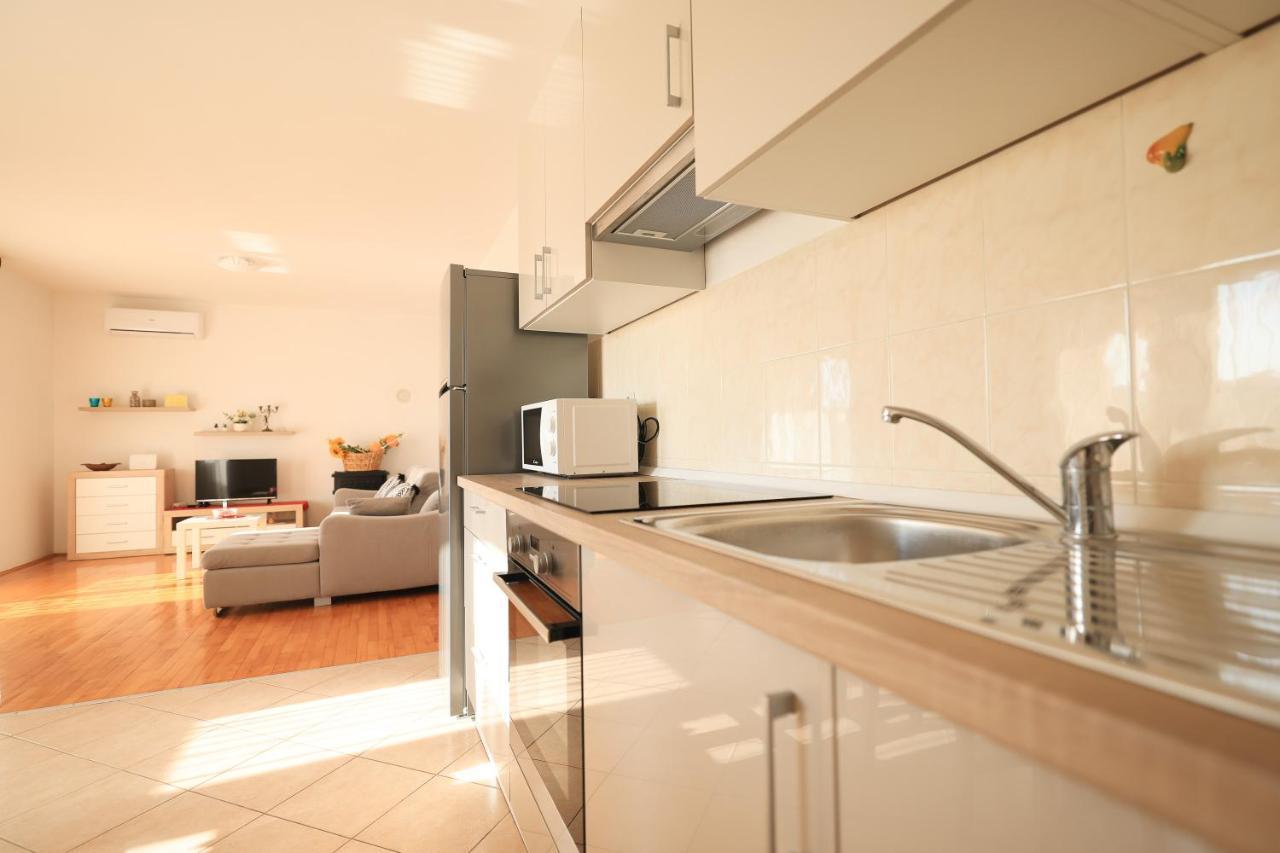 Apartments Ana Petrčane Extérieur photo