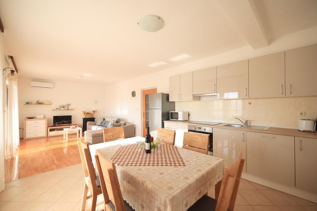 Apartments Ana Petrčane Extérieur photo